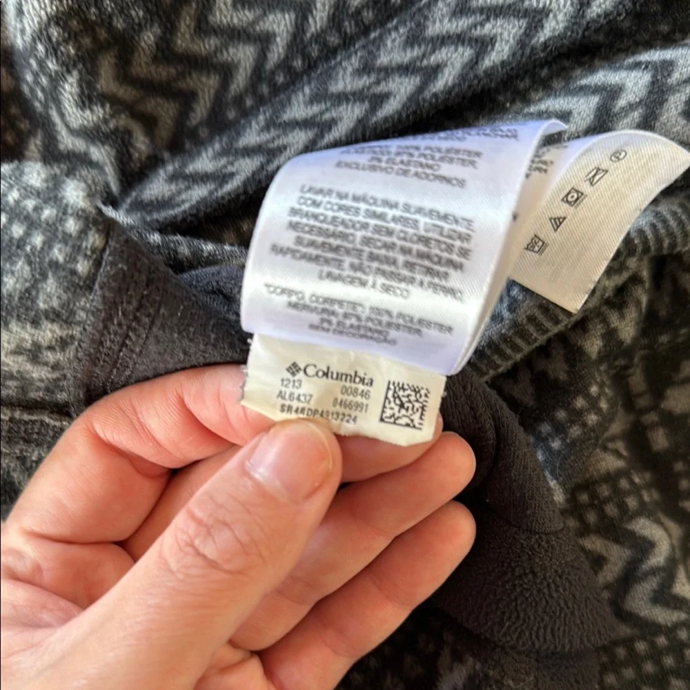 Patterned Quarter-Zip Pullover - Picture 7 of 7